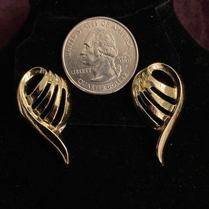 Vintage Gold Tone stud Earrings